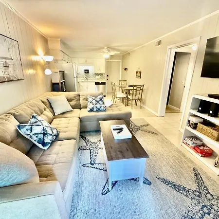 Walk To The Beach - 2 Bed Condo Close To It All